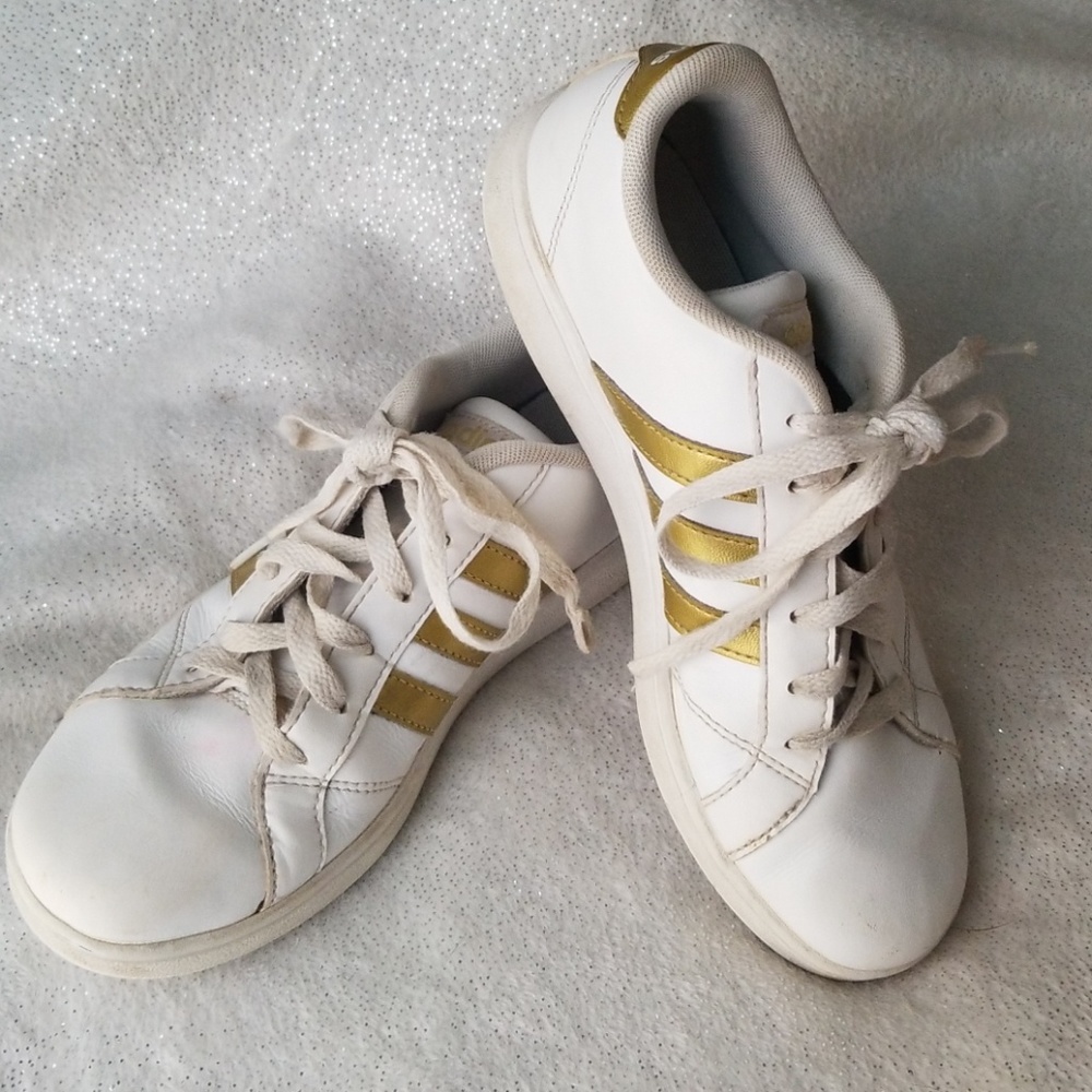 Adidas unisex cloudfoam gold striped shoes